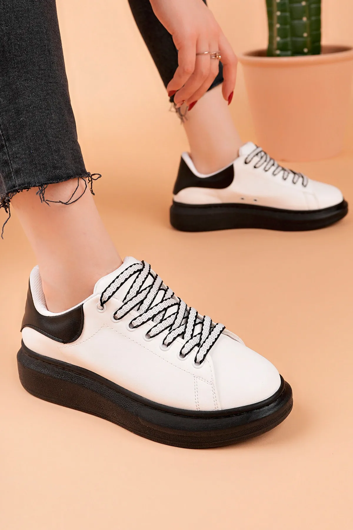 Luis a Costa LC107 Beyaz Arka Siyah ST Bağcıklı Kadın Ayakkabı