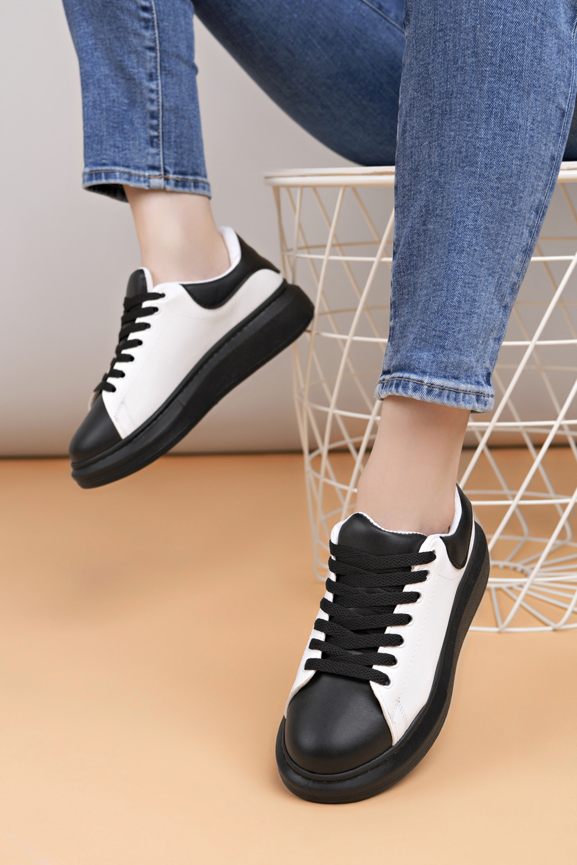 Luis a Costa LC109 Beyaz Siyah Cilt Siyah Taban Kadın Sneaker - 3