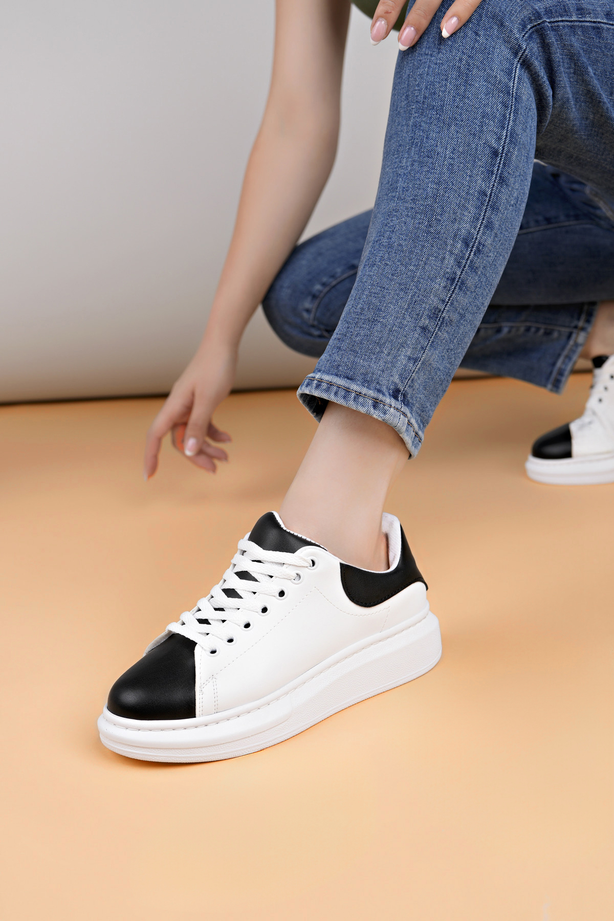 Luis a Costa LC109 Beyaz Siyah Cilt Beyaz Taban Kadın Sneaker