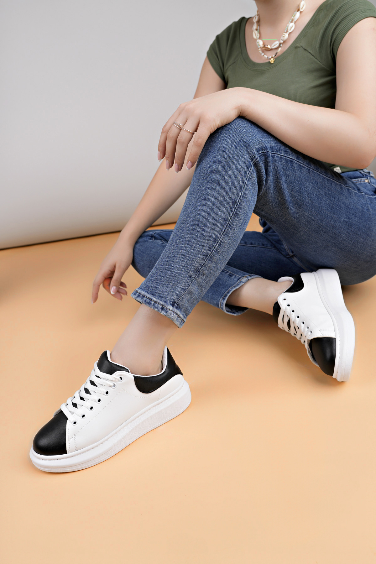 Luis a Costa LC109 Beyaz Siyah Cilt Beyaz Taban Kadın Sneaker - 2