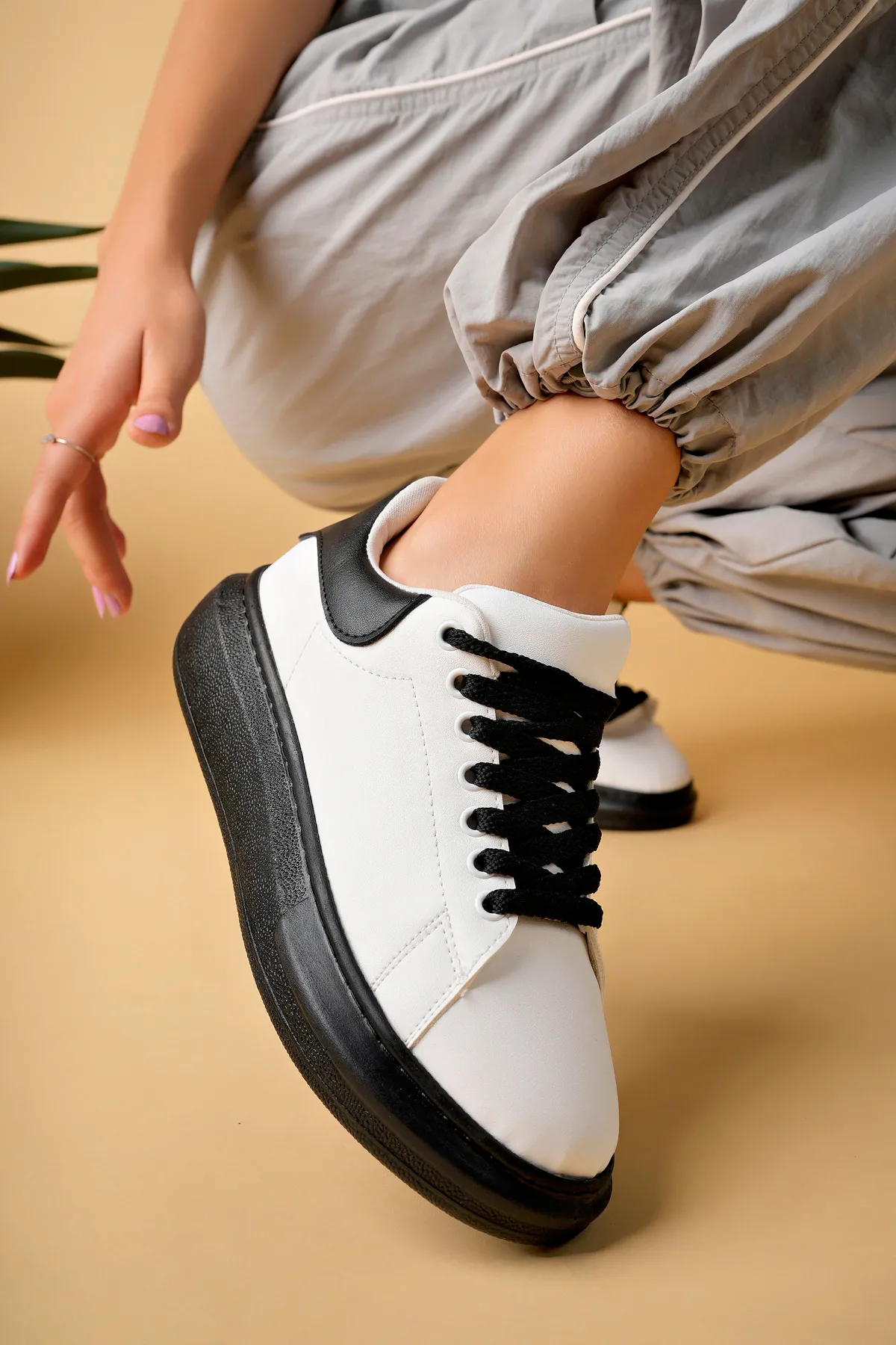 Luis a Costa LC101 Beyaz Siyah Cilt Siyah Taban Kadın Sneaker - 2