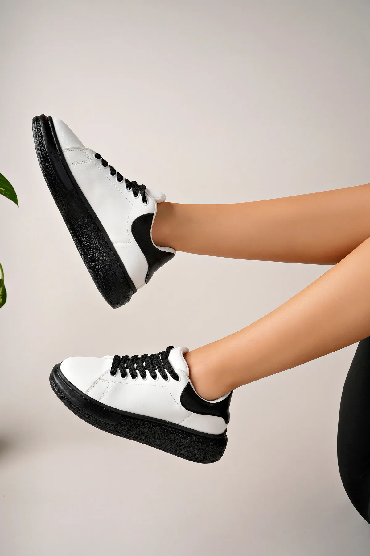 Luis a Costa LC101 Beyaz Siyah Cilt Siyah Taban Kadın Sneaker - 4